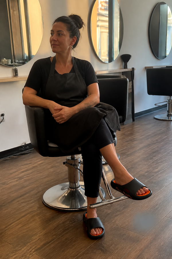 “De pie todo el día en el salón. Llego a casa y me las pongo antes que nada.”  Nuria S.